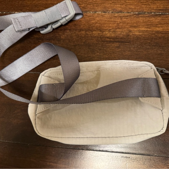 NWOT Lululemon Everywhere Mini Belt Bag Gray Ripstop Adjustable LU9BJ9S - Picture 4 of 6